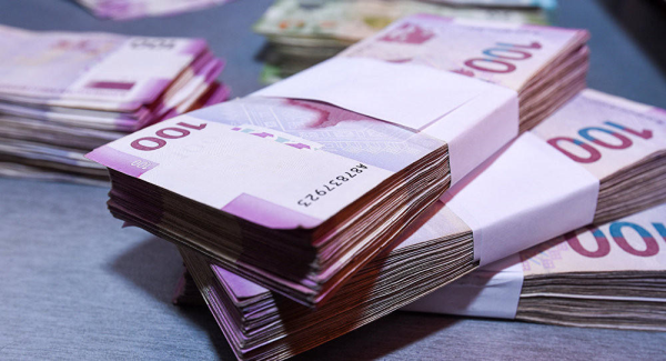 Ölkədən qaçan Axundovun şirkəti kapitalını yarıya endirib